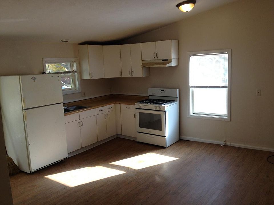 2nd image of 221 N 6th St #B