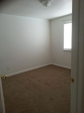 3rd image of 327 Wildrose Dr