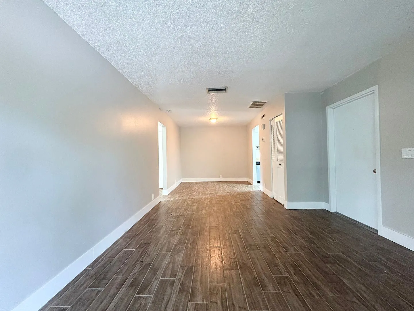 Nicely Updated 1/1 Condo in Winter Springs ~ Wood Plank Tile Floors and Large Screened Patio! — Photo 2