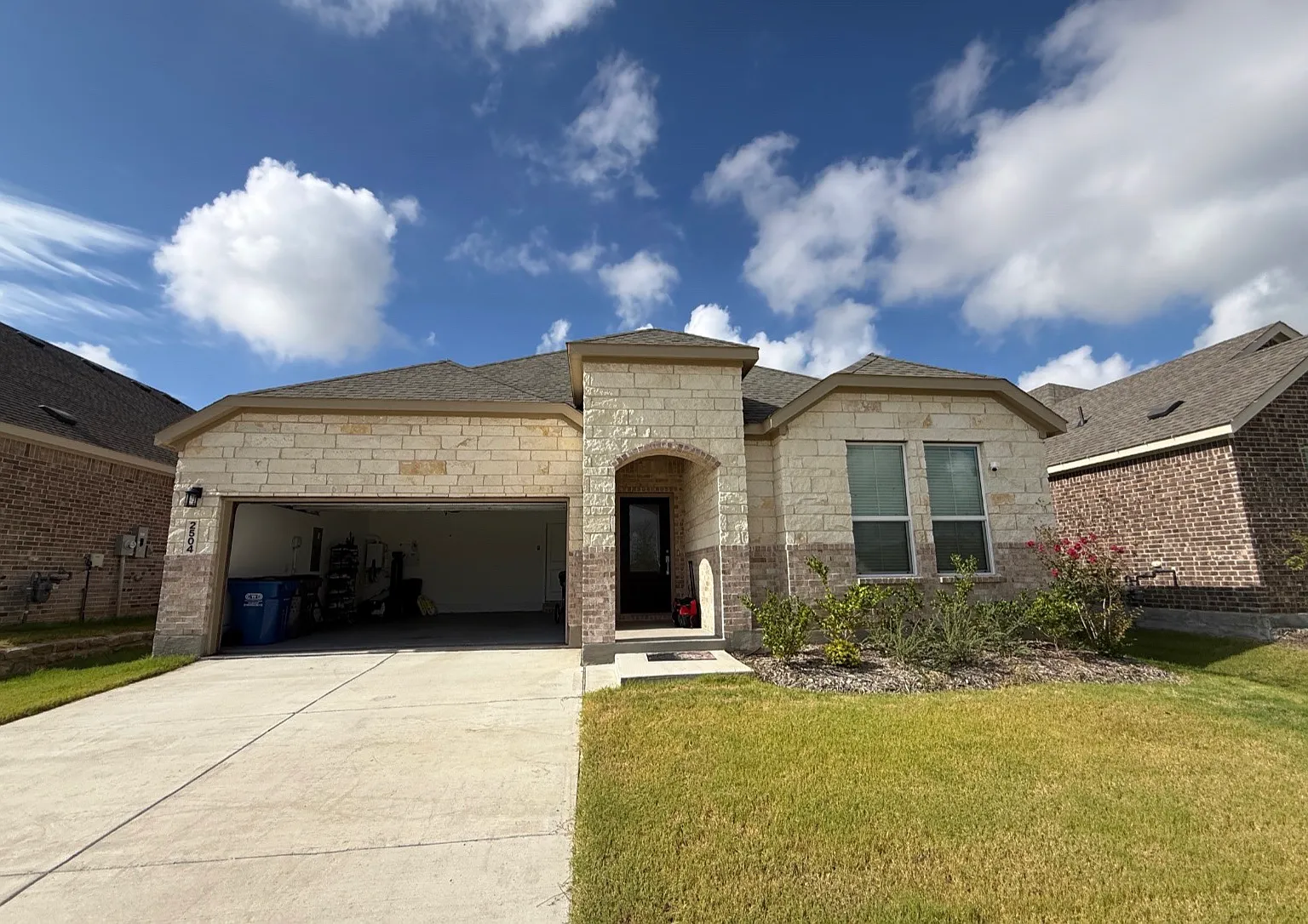 4 bed, 2083 sqft, $2,400 — Photo 1