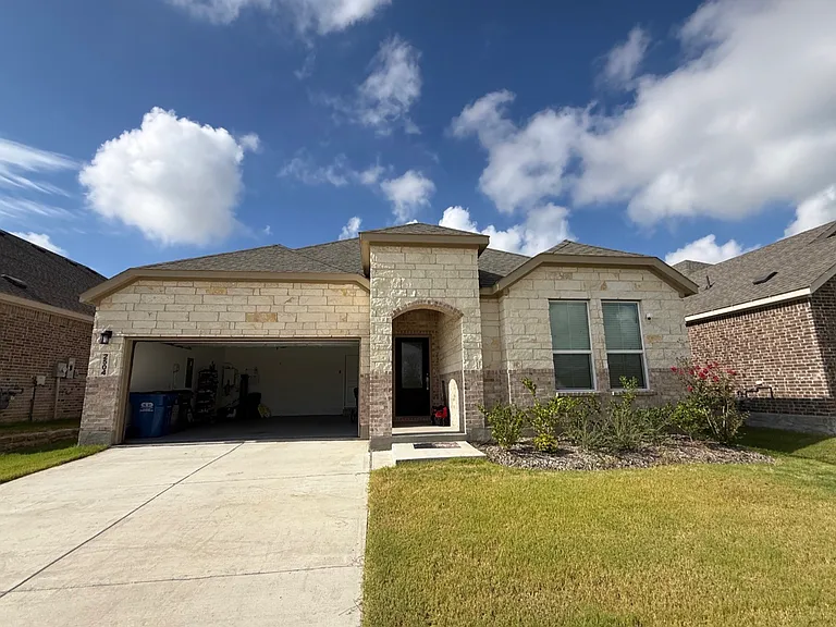 2504 Clyde Rd — Photo 1