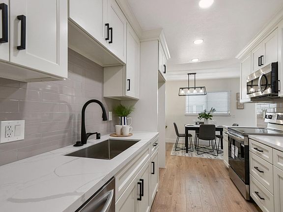 5th image of 1166 Woodridge Drive