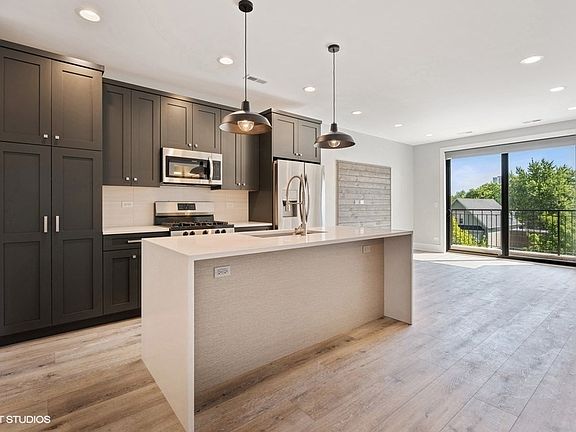 3rd image of 3720 N Ashland Ave #302