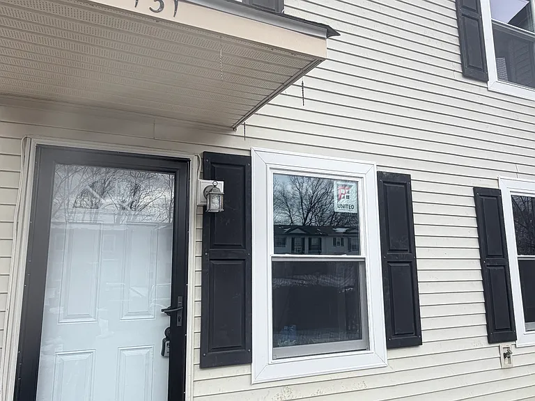 131 Hampshire Rd — Photo 2