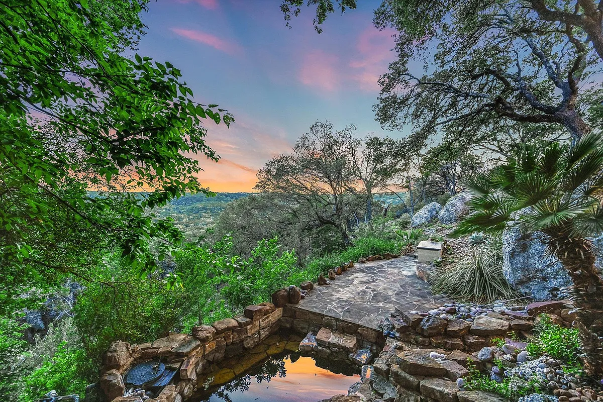 Building Photo - 9409 Bell Mountain Dr
