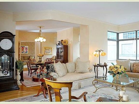 4th image of 22 W 66th St #7THFLOOR