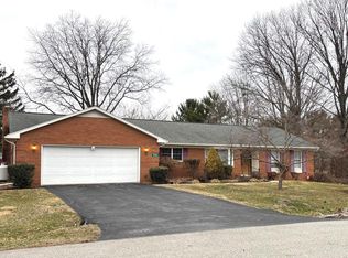 17706 Garden Spot Dr, Hagerstown, MD 21740