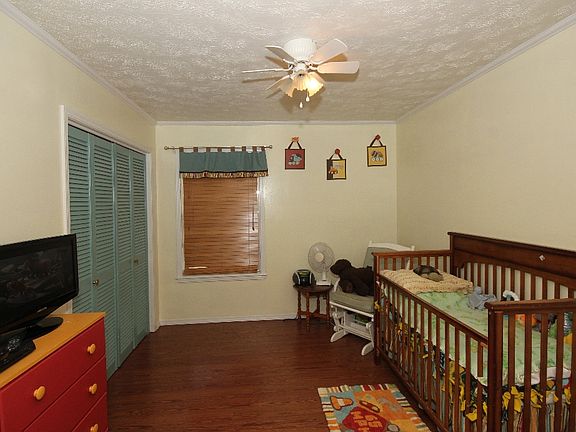 5th image of 318 SE 7th Pl