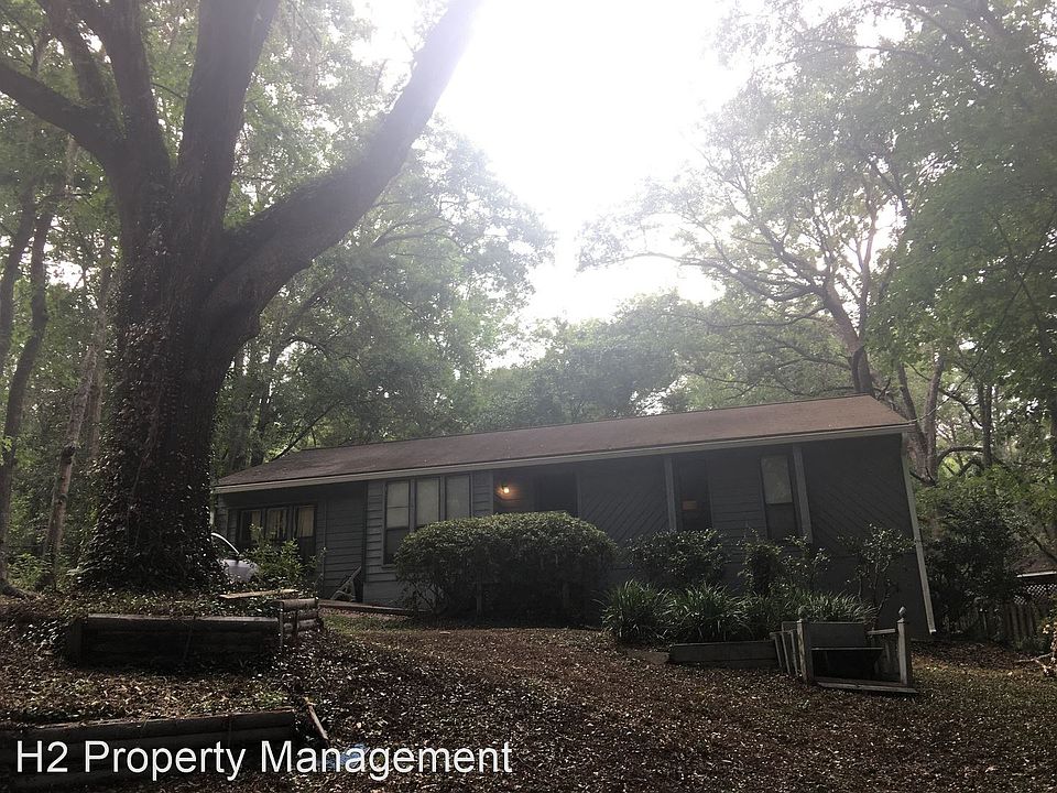 1st image of 910 McGuire Ct