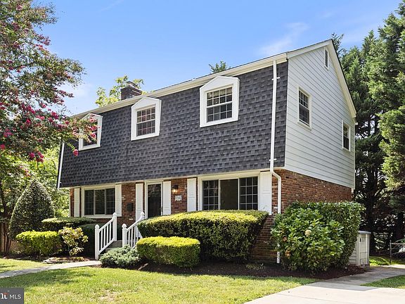 2nd image of 9204 Villa Dr