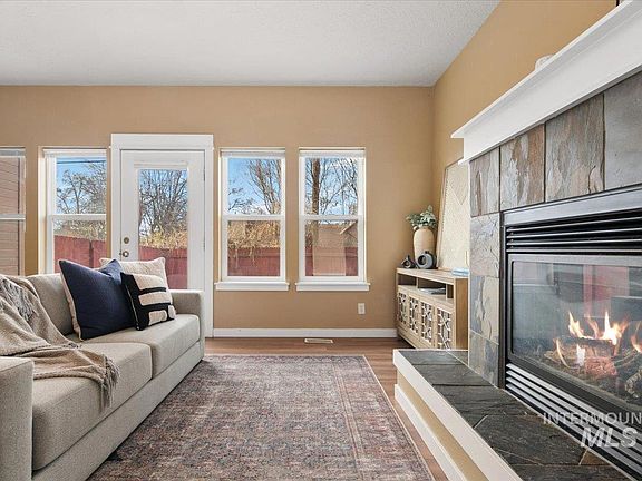 4th image of 1043 N Clithero Dr