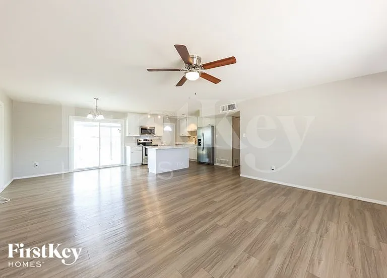 5037 W Krall St — Photo 3