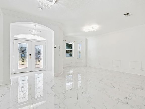 4th image of 20 Rewis St