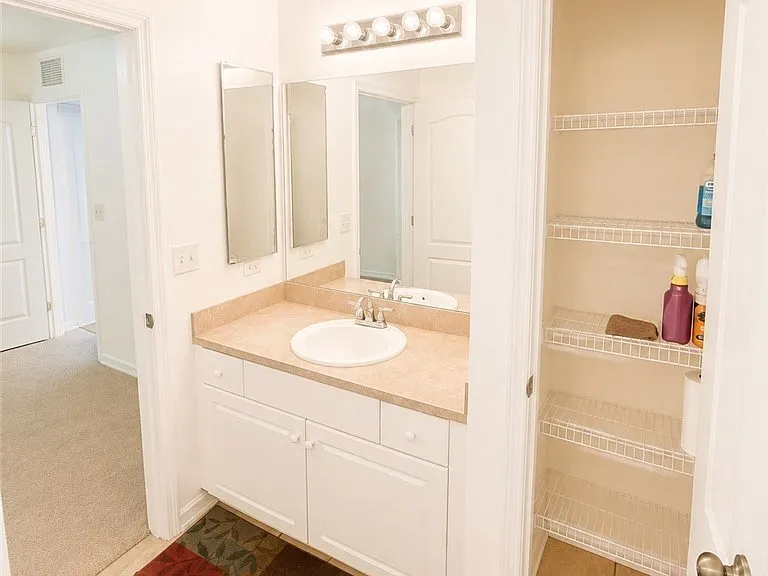 4118 NE 20th Pl — Photo 18