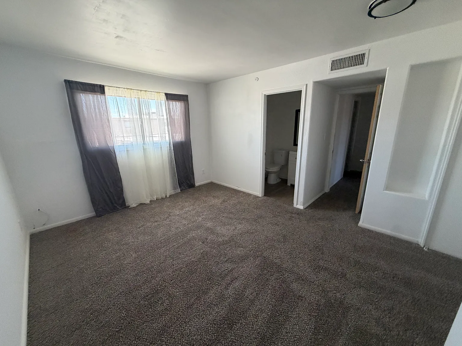 3 bed, 2.5 bath, 1300 sqft, $1,900 — Photo 4