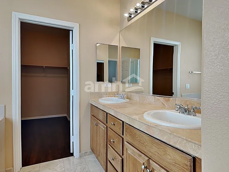2028 Silver Blaze Ct — Photo 17