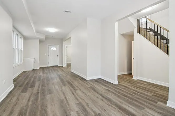 4 bed, 2000 sqft, $2,500 — Photo 3