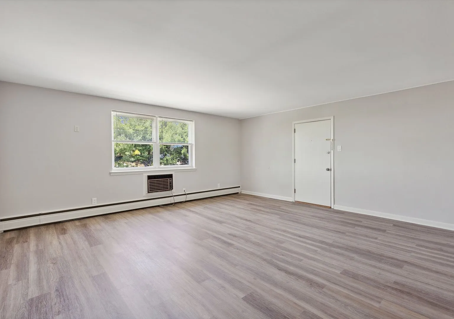 Manor House Apartments — Photo 4