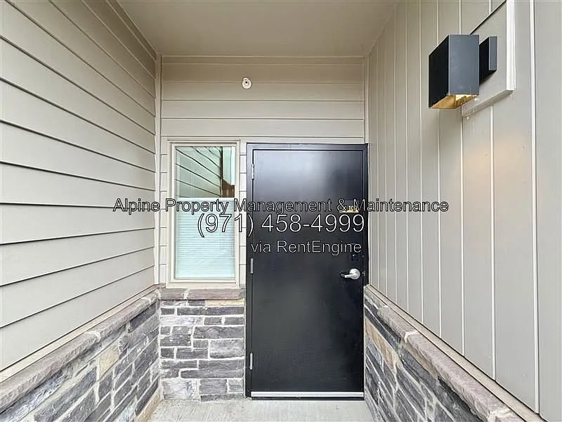 1524 NE 40th Ave — Photo 1