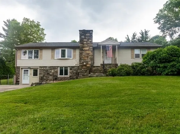 4 Monadnock Dr, Shrewsbury, MA 01545