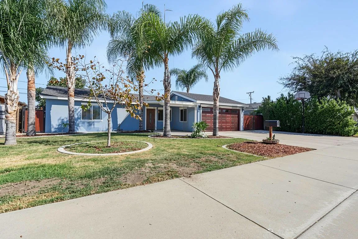 3 bed, 1072 sqft, $4,200 — Photo 3