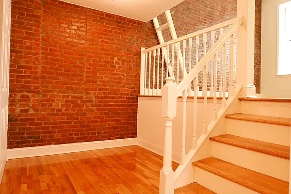 Rented by JK Dansar Corp | media 32