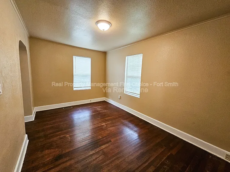 1008 S 23rd St — Photo 9