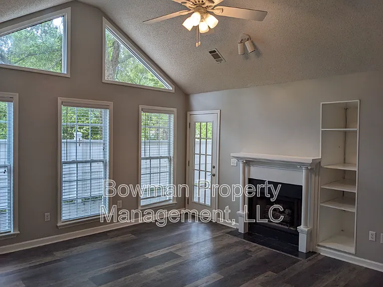 145 Diamond Dr — Photo 2