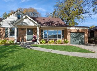 270 Hawthorne Blvd, Glen Ellyn, IL