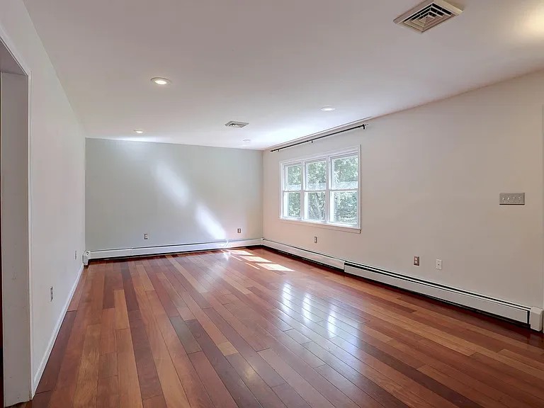 1735 Maple Ave — Photo 12