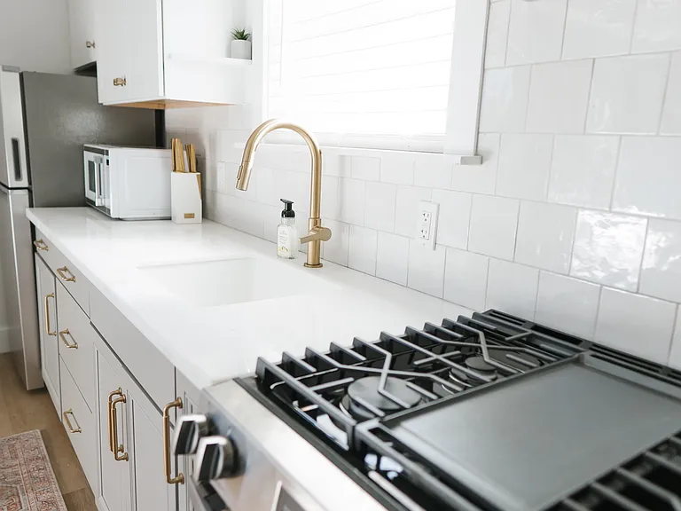 202 Hughes St NE — Photo 10