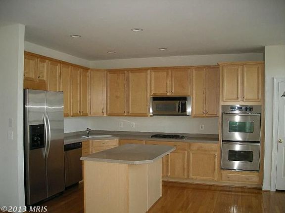 5th image of 8431 Chaucer House Ct