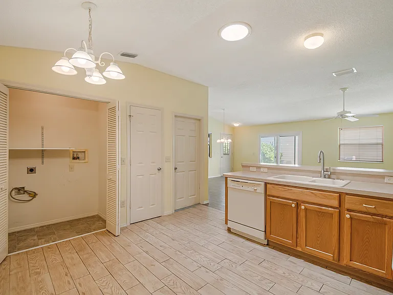 2454 Southern Oak St — Photo 17