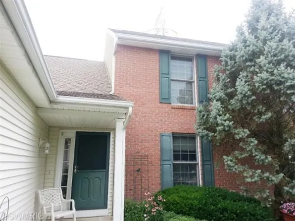 2926 Hunters Pl, Kalamazoo, MI 49048