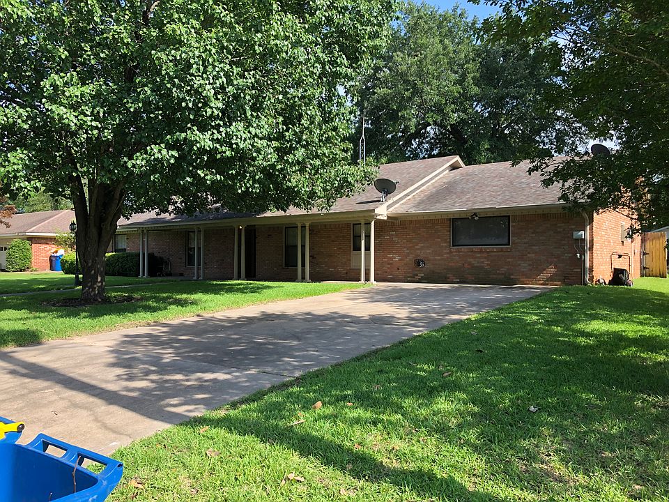 1st image of 2904 Royal Dr