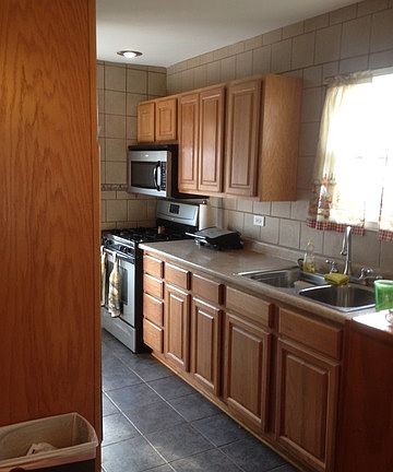 3rd image of 14625 Albany Ave