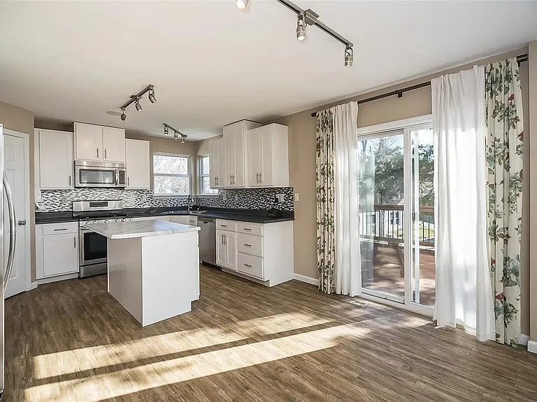 1304 Mason Grove Dr — Photo 15