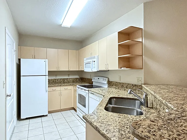 104 SW Peacock Blvd #204 — Photo 5