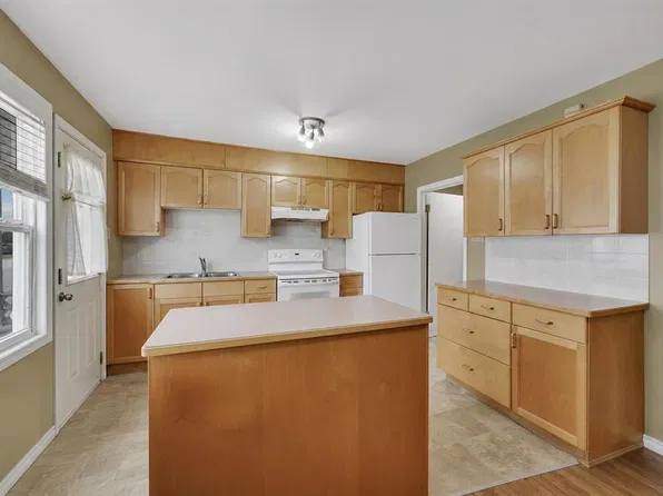 11 S Poplar Cres, Red Deer County, AB T4S 1V3