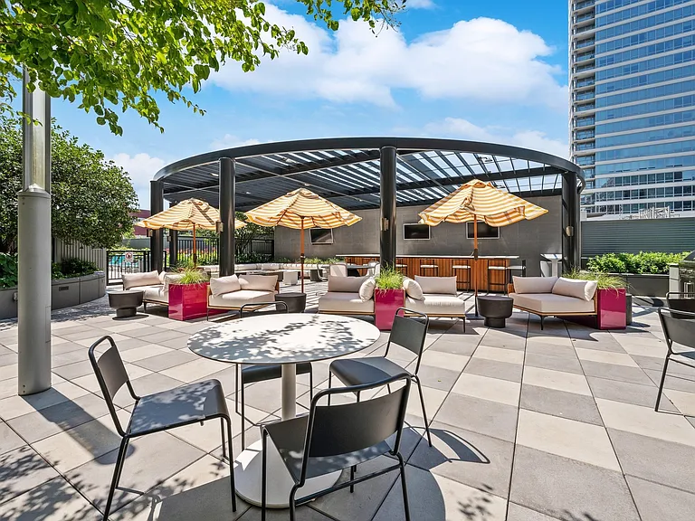 Lofts_amenity_deck lounge (2)