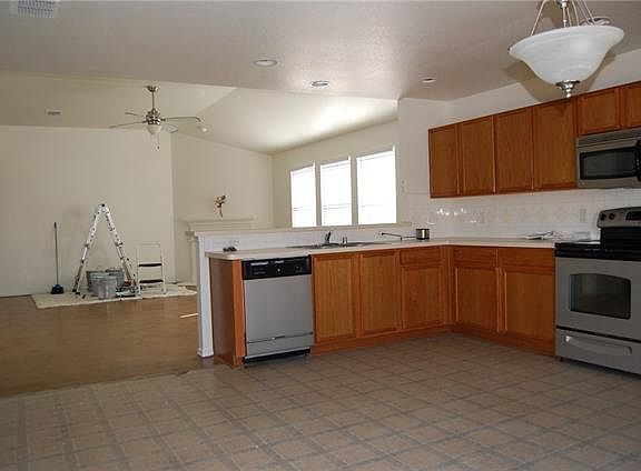 3rd image of 215 Hilltop Dr