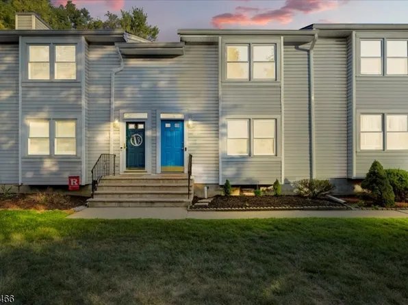 48 Village Dr, Hamburg Boro, NJ 07419