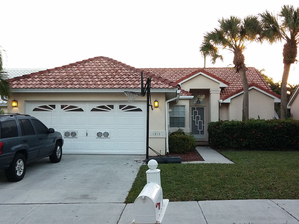 1st image of 1315 E Lancewood Pl