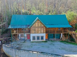 985 Old Cades Cove Rd, Townsend, TN 37882