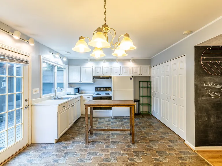 110 Woodlake Dr — Photo 12