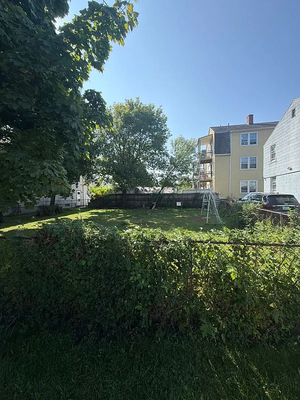 2 bed, 1.0 bath, 860 sqft, $1,800 — Photo 2
