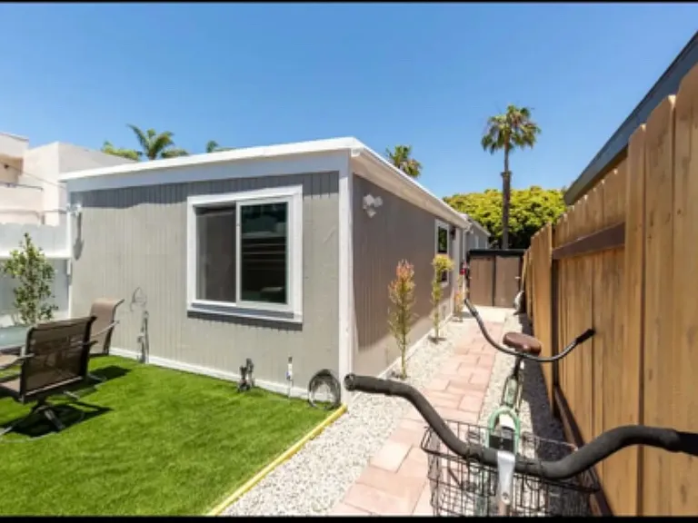 3978 Lamont St #A — Photo 8