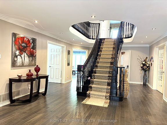 3rd image of 6 Cowles Ct
