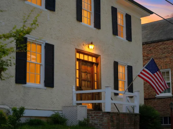 10 Church St, Staunton, VA 24401