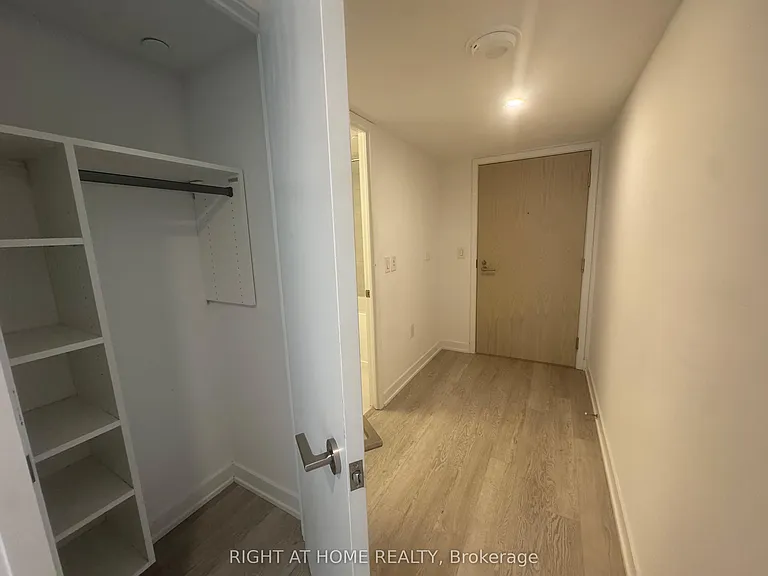 3 Strathgowan Ave #322 — Photo 16